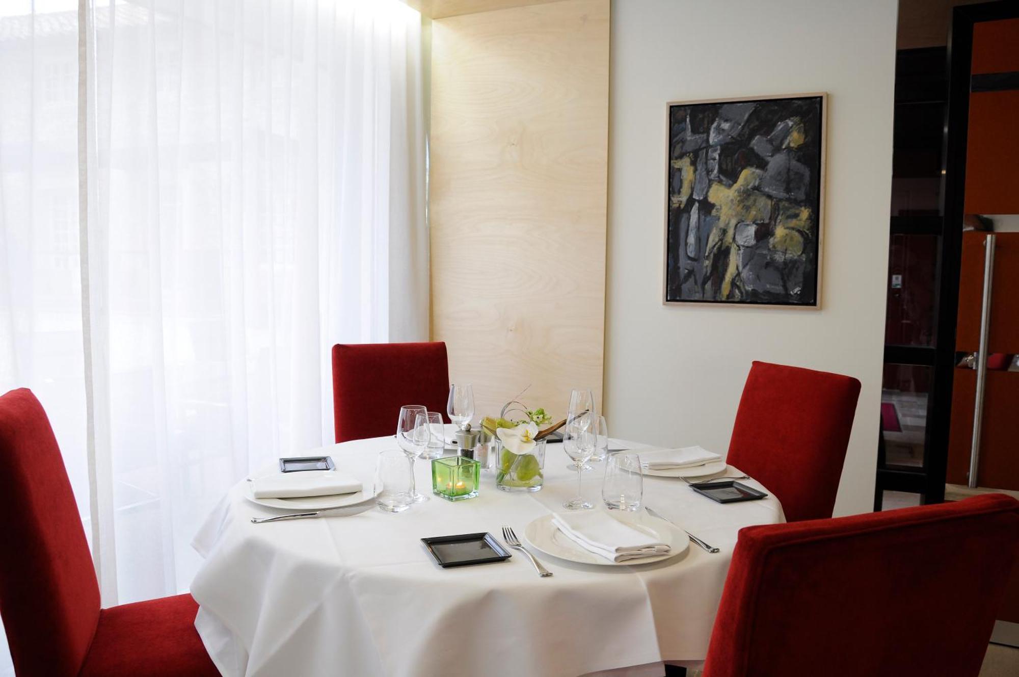 Hotel-Restaurant Le Chateau De Besseuil, Macon Nord - Teritoria Clessé Exteriör bild